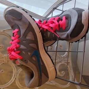 Nike revolution 2 running shoes sz 9
